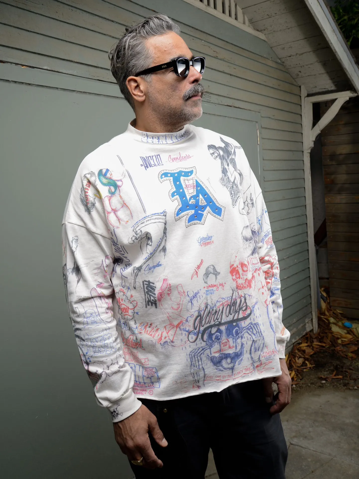 SAINT Mxxxxxx × BORNXRAISED BR_LS TEE/LA/WHT Latest co-branded model LA diamond all-over long sleeves off-white S-XL Super heavy work started in February and lasted three months Super complex 36 sets of screens Outlined pictures make you doubt your life Super perfect reproduction of printing Genuine Czech diamonds Pressure-free reproduction